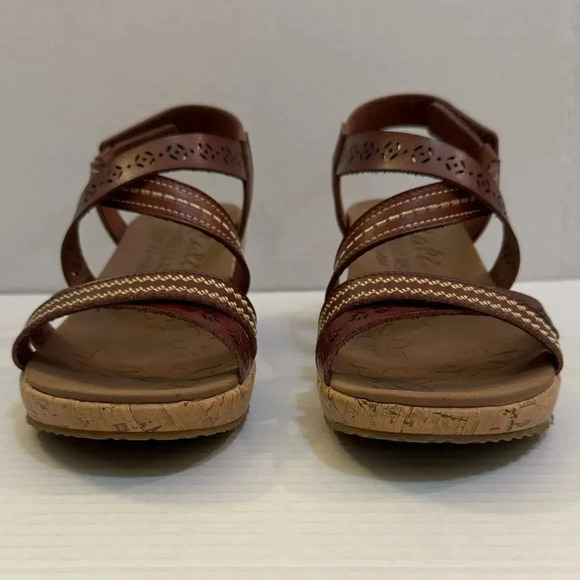 Cali from Skechers Luxe Foam Beverlee-Delicate Glow - Picture 2 of 8